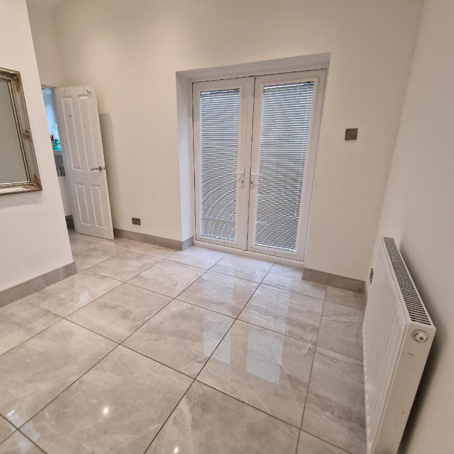 Delightful & Spacious Guest House In Farnworth Near Bolton Hospital Zewnętrze zdjęcie